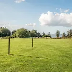 Сasa de vacaciones Awesome Home In Spottrup With Sauna *
