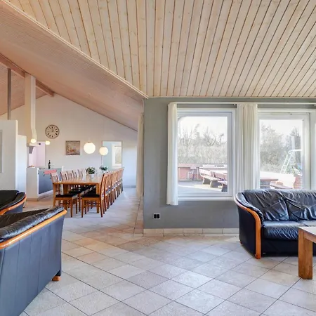 Dom wakacyjny Stunning In Spottrup With Sauna *